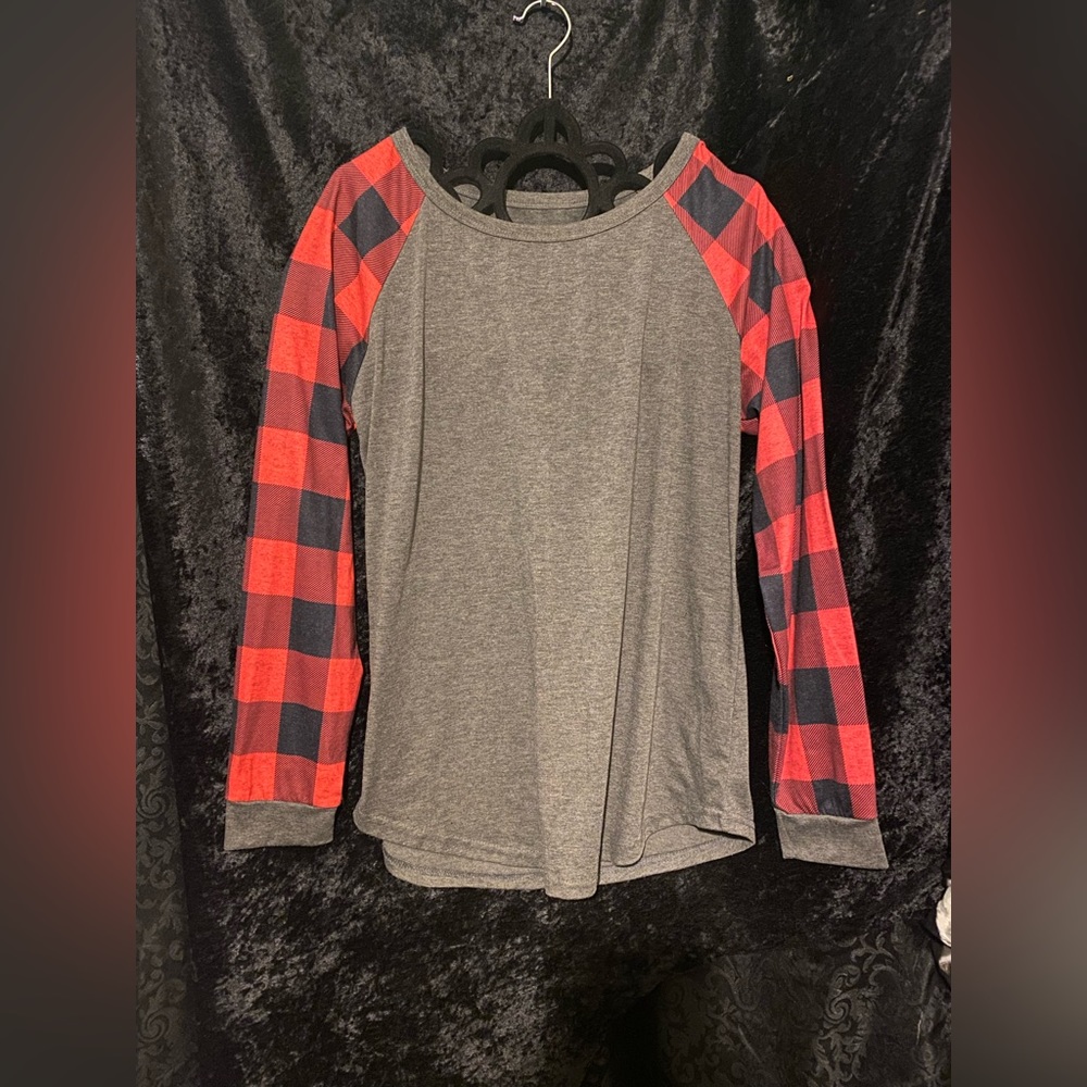 Grey long sleeve shirt